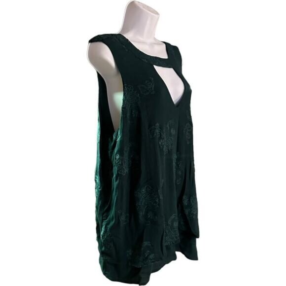 Torrid Green Sleeveless Tunic Top With Embroidered Floral Pattern Keyhole Detail - Picture 6 of 12